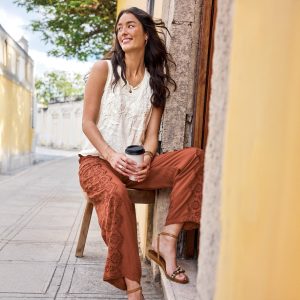 Suvi Eyelet Pants. Petite